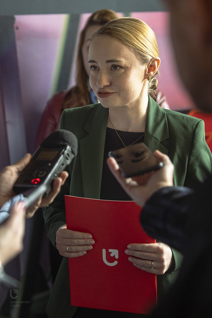dr Agata Matuszewska-Kubicz z Zespołu Biura Karier i Aktywności Studenckiej UŁ podczas briefingu prasowego