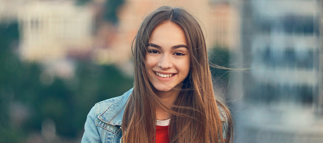 Uśmiechająca się dziewczyna