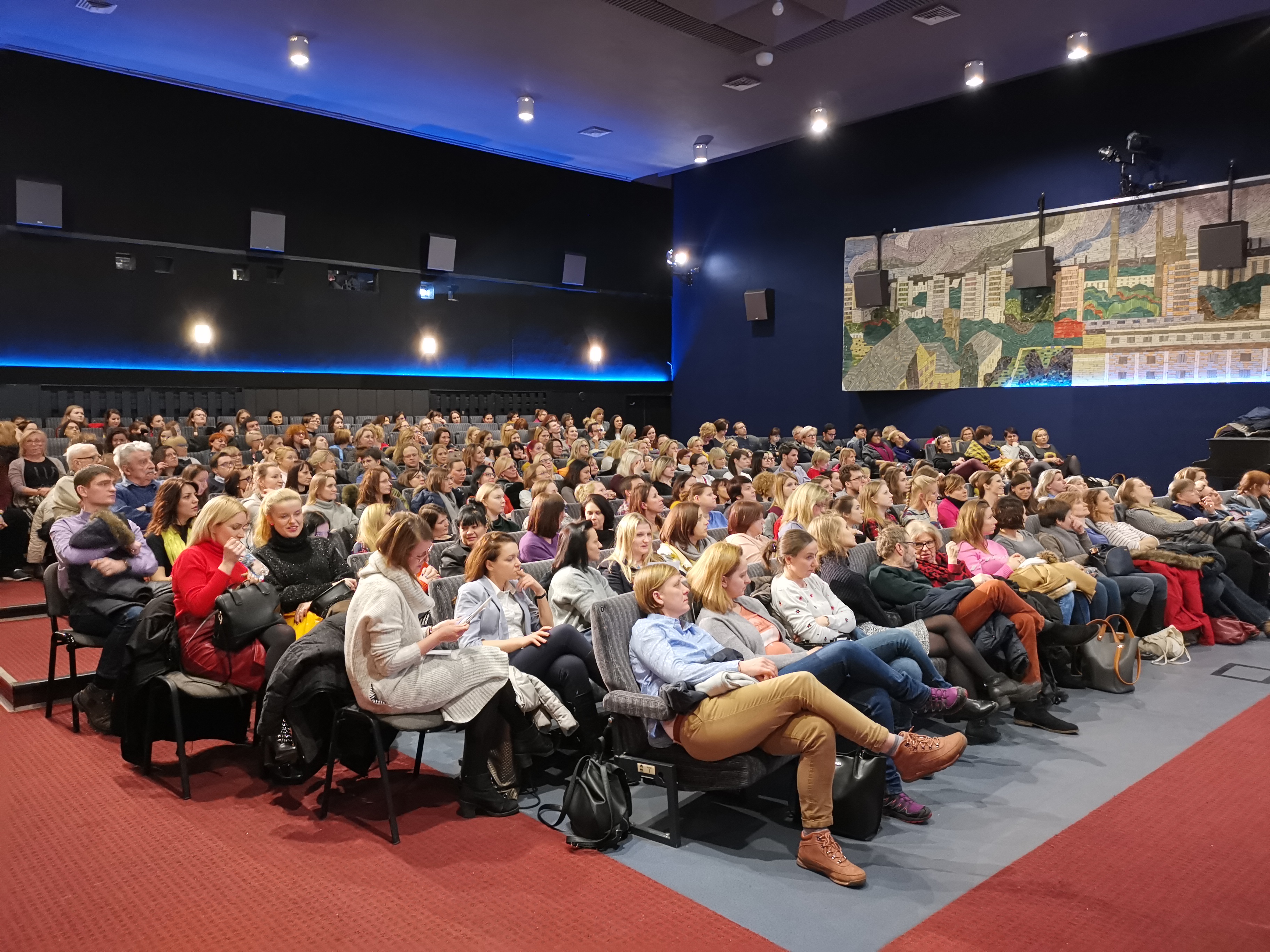 publiczność w Kinie Charlie